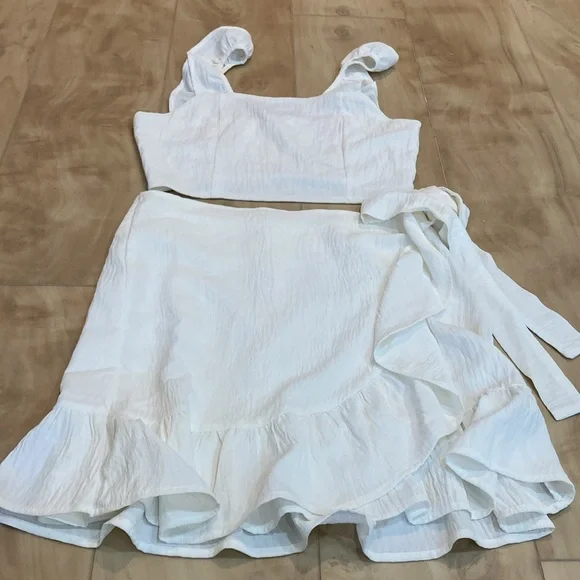 Pink Lily white out 2 piece skirt set - Picture 2 of 13